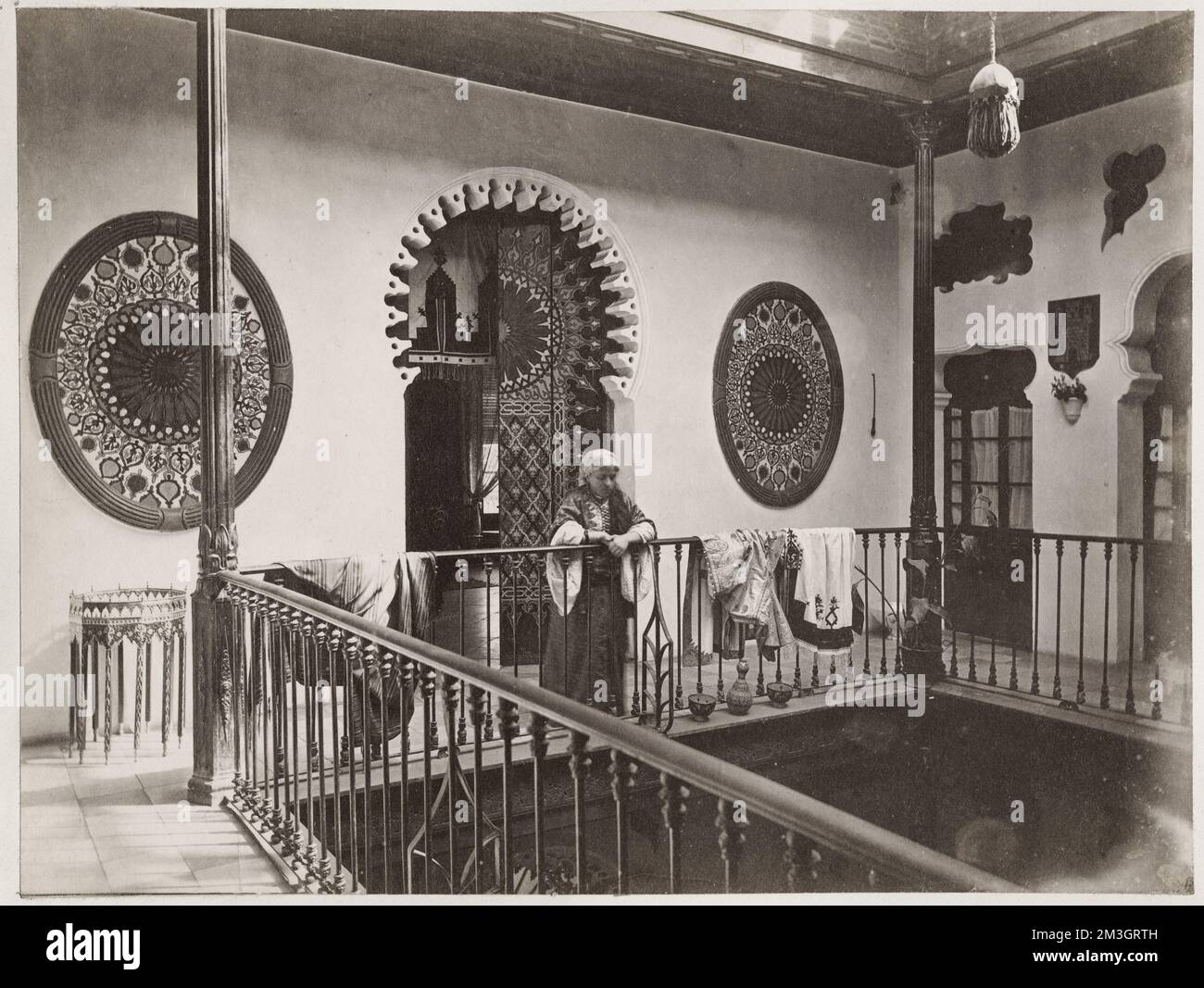 Vintage 19th c. photo: Maison cour, Tanger, Maroc Banque D'Images