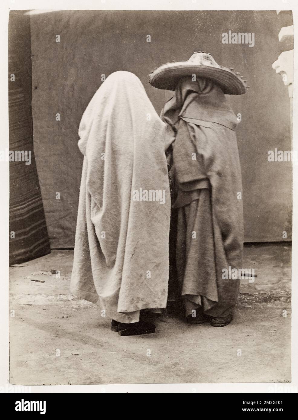 Vintage 19th c. photo: Femmes voilées, Tanger, Maroc Banque D'Images