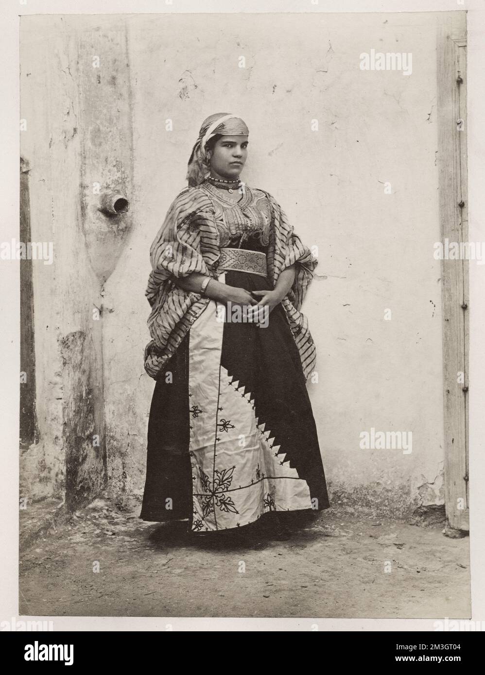 Vintage 19th c. photo: 'Femme de la mode' portrait Maroc Banque D'Images