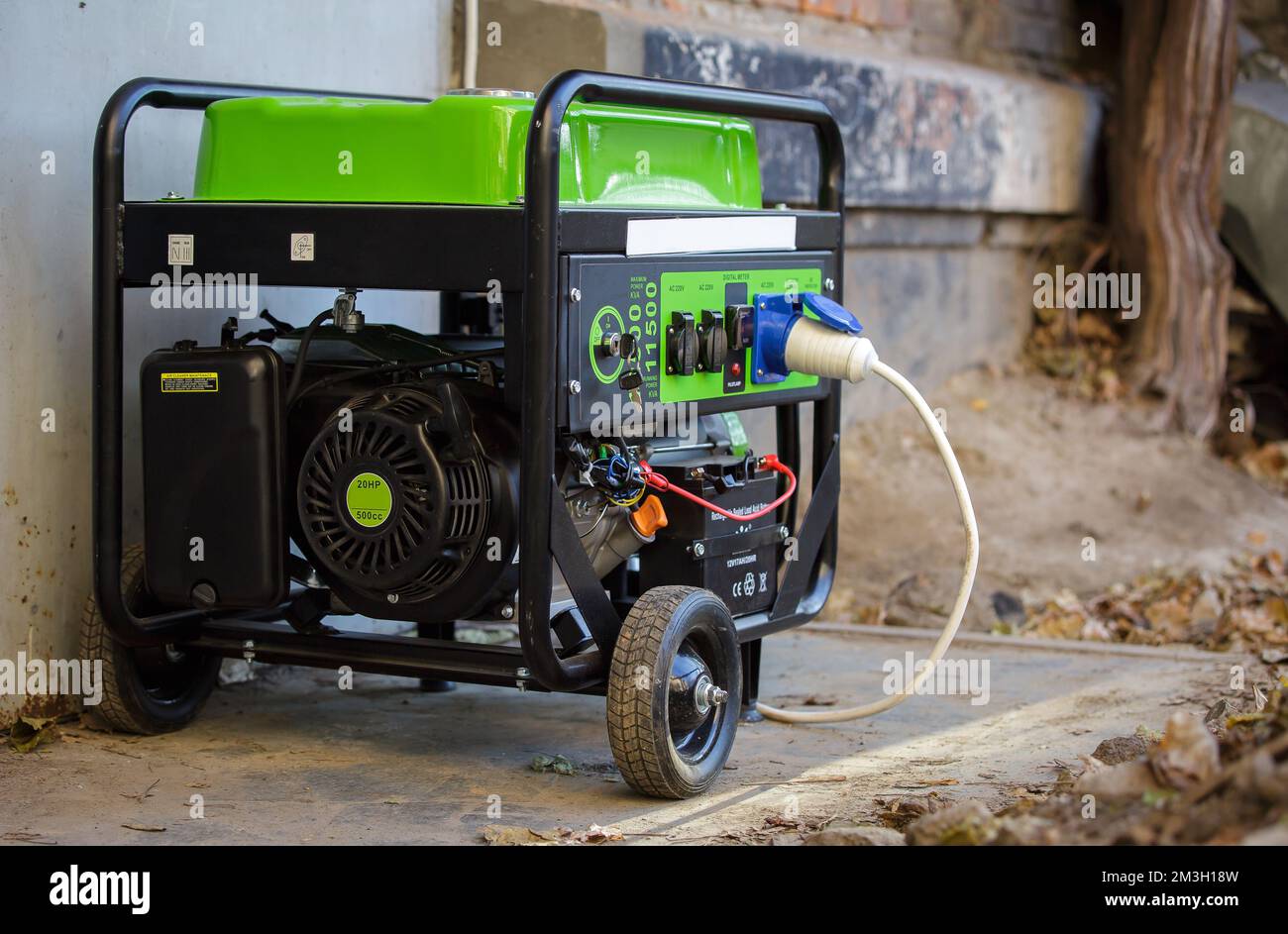 Générateur de gaz ou diesel portable pour fournir de l'électricité. Problème d'électricité. Panne. Banque D'Images