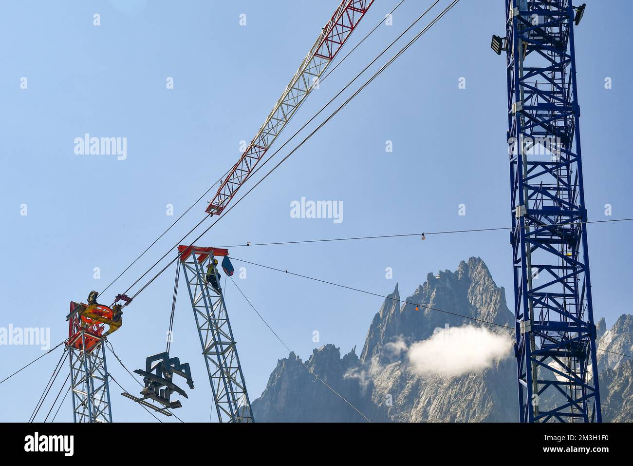 Grues à la gare de Montenvers pour la construction de la nouvelle télécabine de la Mer de glace, Chamonix Mont blanc, France Banque D'Images