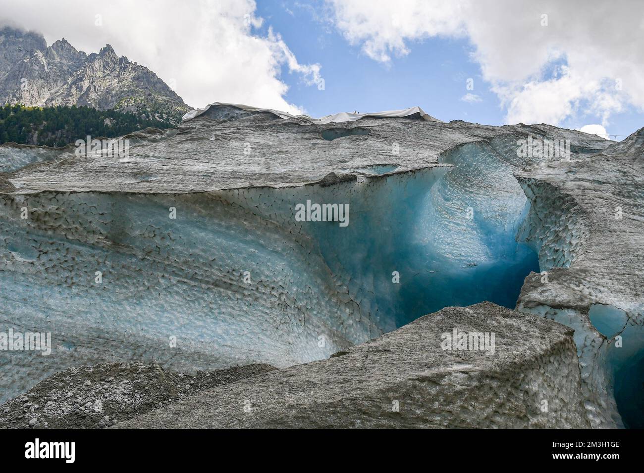 Extérieur de la grotte de glace, sur la mer du glacier de glace, le plus  grand glacier de France, Chamonix, haute Savoie, France Photo Stock - Alamy