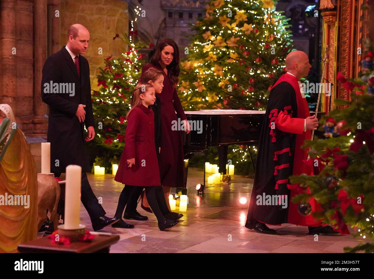 Le prince et la princesse de Galles arrivant avec leurs enfants la princesse Charlotte et le prince George arrivant pour le service Carol « ensemble à Noël » à l'abbaye de Westminster à Londres. Date de la photo: Jeudi 15 décembre 2022. Banque D'Images