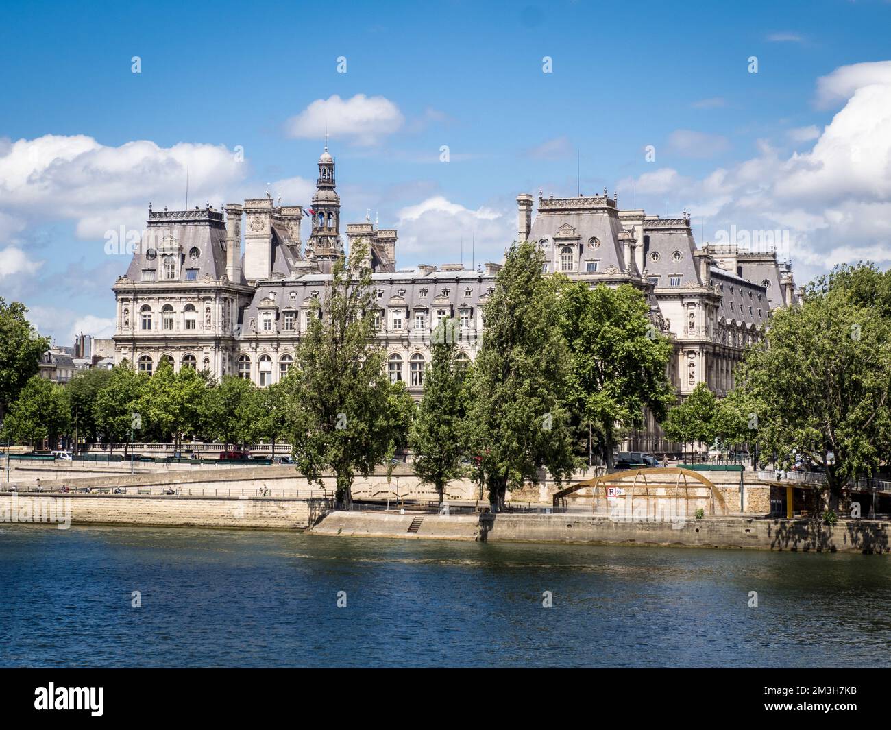 Hôtel de ville avec vue sur la rivière, Paris, France Banque D'Images