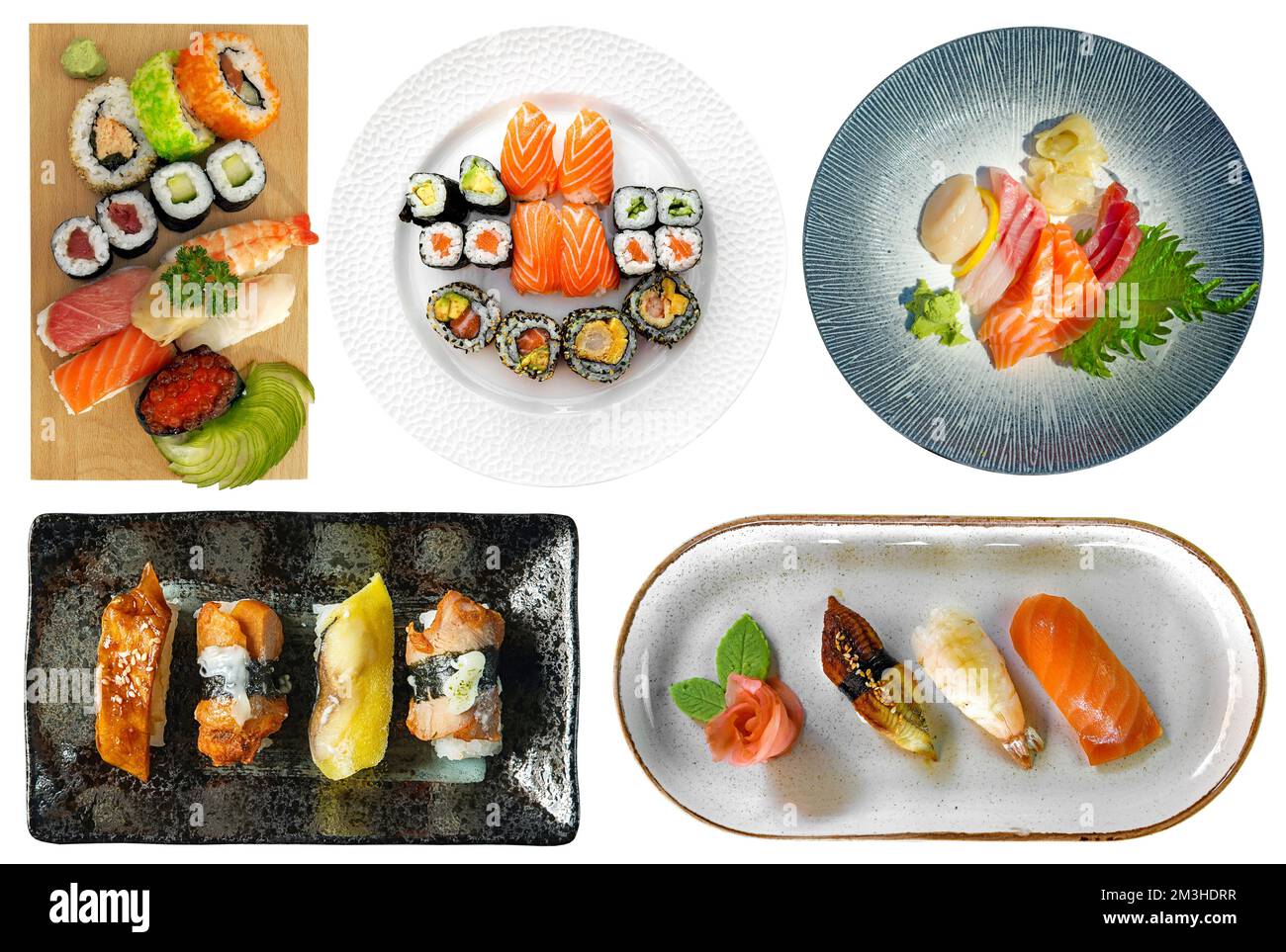 Divers types de sushis et de sashimi servis prêts à manger isolés sur fond blanc. Cuisine japonaise, vue de dessus Banque D'Images