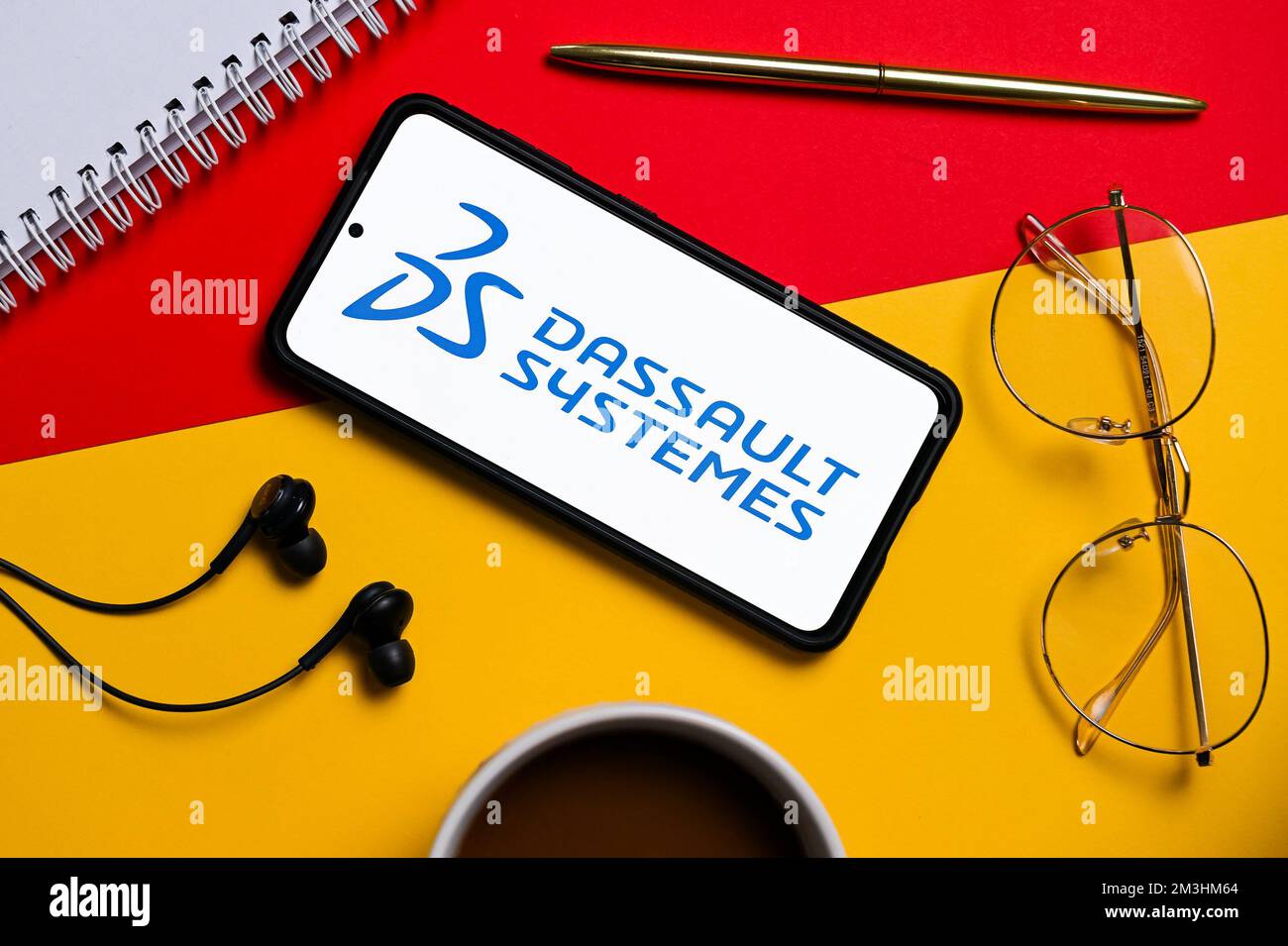Pologne. 10th décembre 2022. Dans cette illustration, un logo Dassault Systemes apparaît sur un smartphone. (Photo de Mateusz Slodkowski/SOPA Images/Sipa USA) crédit: SIPA USA/Alay Live News Banque D'Images