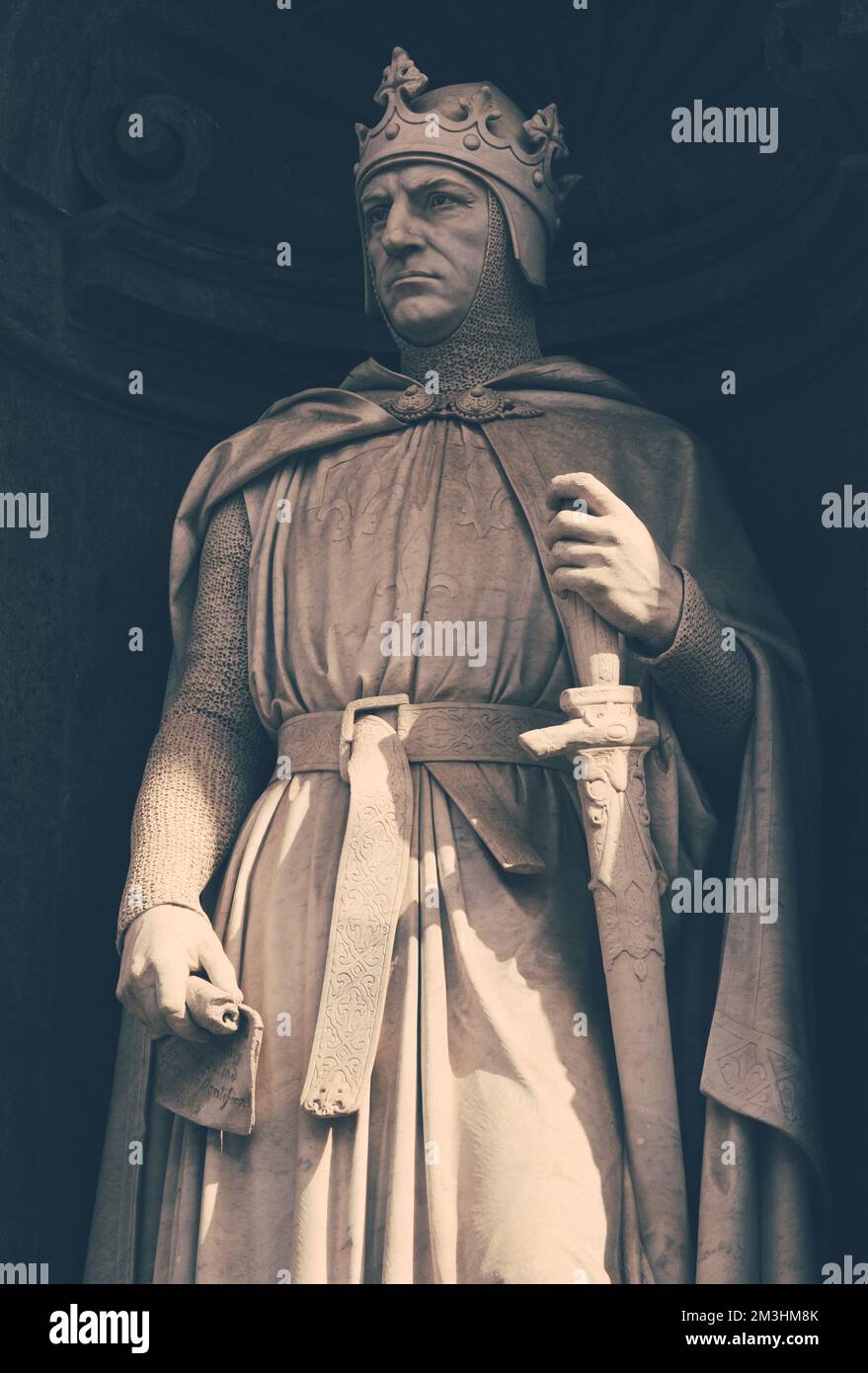 Statue de Carlo d'Angio à l'entrée du Palais Royal de Naples, Banque D'Images