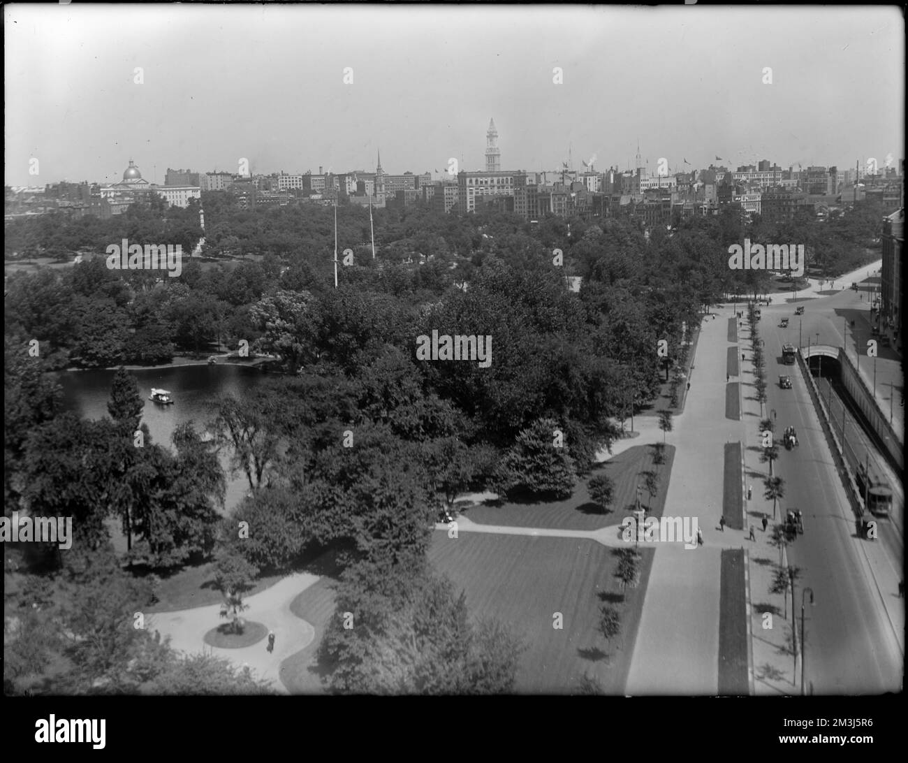 Nouveau métro, Boylston Street vue sur public Garden vers Boston Common et State House, Parks, Subways. Collection Leon Abdalian Banque D'Images