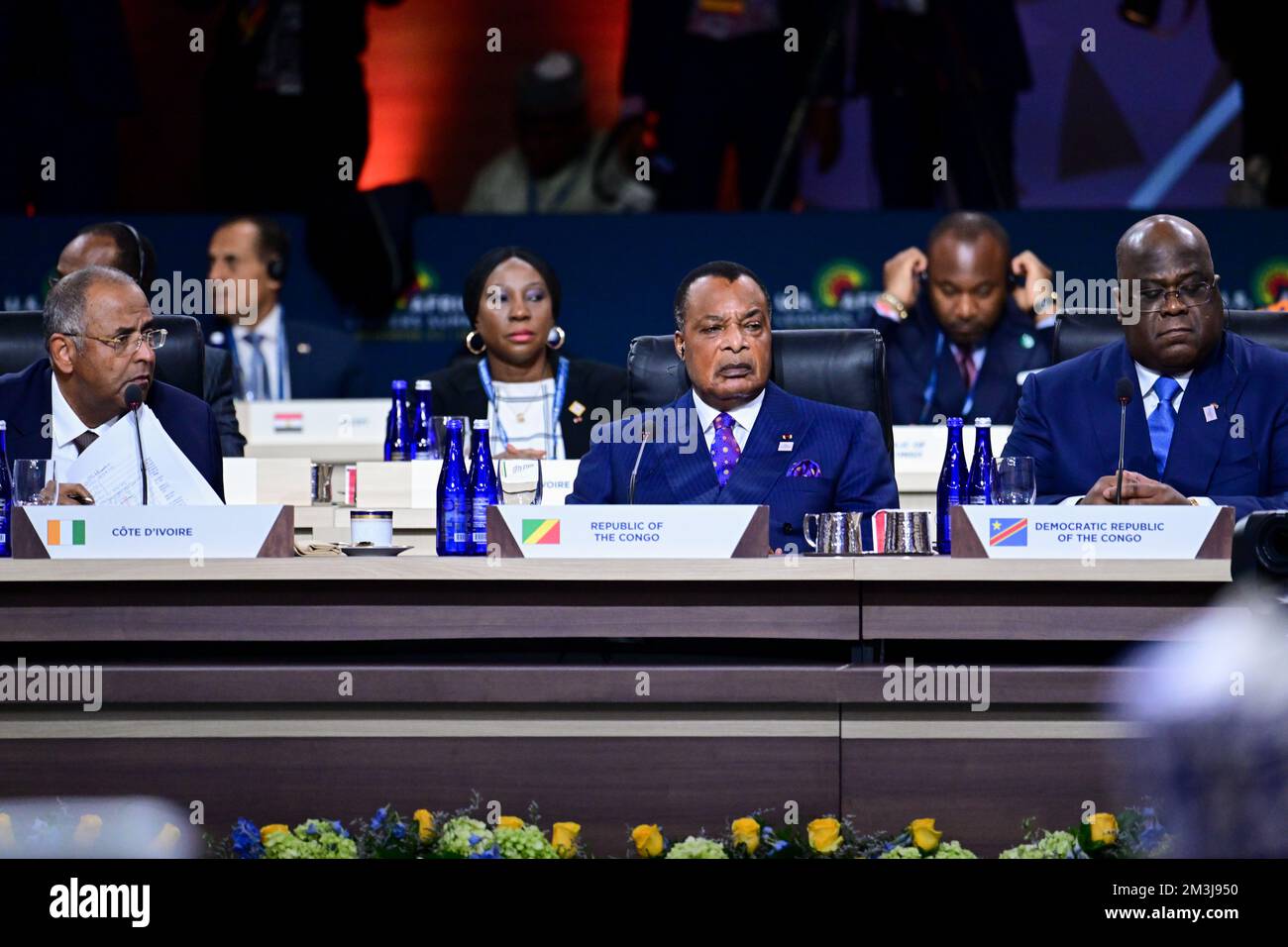 Washington, États-Unis. 15th décembre 2022. Les dirigeants africains écoutent lors de la première session plénière des dirigeants du Sommet États-Unis - Afrique au Centre de congrès Walter Washington, 15 décembre 2022 à Washington, DC de gauche à droite : Côte d'Ivoire le Premier ministre Patrick Achi, le président de la République du Congo Denis Sassou Nguesso et le président de la République démocratique du Congo Felix Tshisekedi. Crédit : Ben Solomon/Département d'État des États-Unis/Alamy Live News Banque D'Images Washington, États-Unis. 15th décembre 2022. Les dirigeants africains écoutent lors de la première session plénière des dirigeants du Sommet États-Unis - Afrique au Centre de congrès Walter Washington, 15 décembre 2022 à Washington, DC de gauche à droite : Côte d'Ivoire le Premier ministre Patrick Achi, le président de la République du Congo Denis Sassou Nguesso et le président de la République démocratique du Congo Felix Tshisekedi. Crédit : Ben Solomon/Département d'État des États-Unis/Alamy Live News Banque D'Images