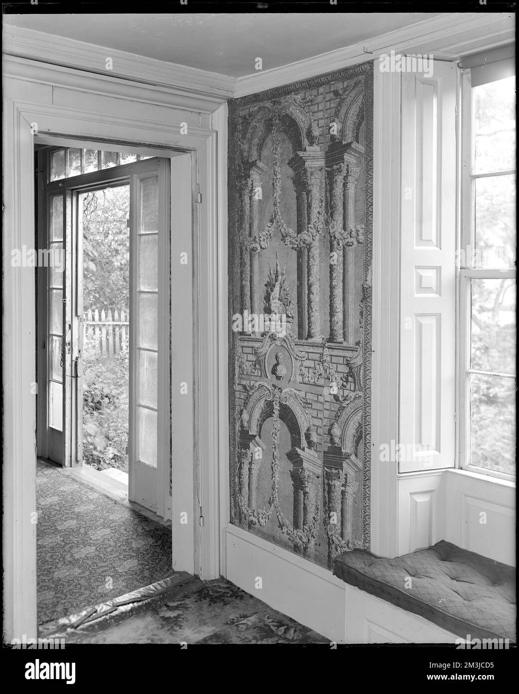 Andover du Nord, maison Johnson, intérieur avec papier peint , Maisons, intérieurs, Fonds d'écran. Collection de négatifs sur plaque de verre de Frank cousins Banque D'Images