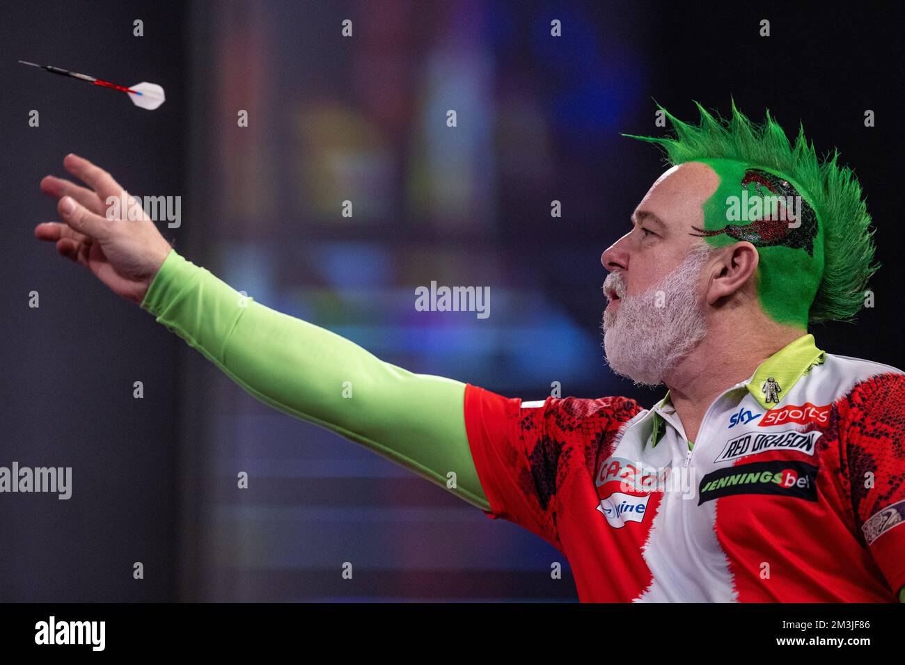 Peter Wright en action pendant la première journée du Championnat du monde des fléchettes de Cazoo à Alexandra Palace, Londres. Date de la photo: Jeudi 15 décembre 2022. Banque D'Images