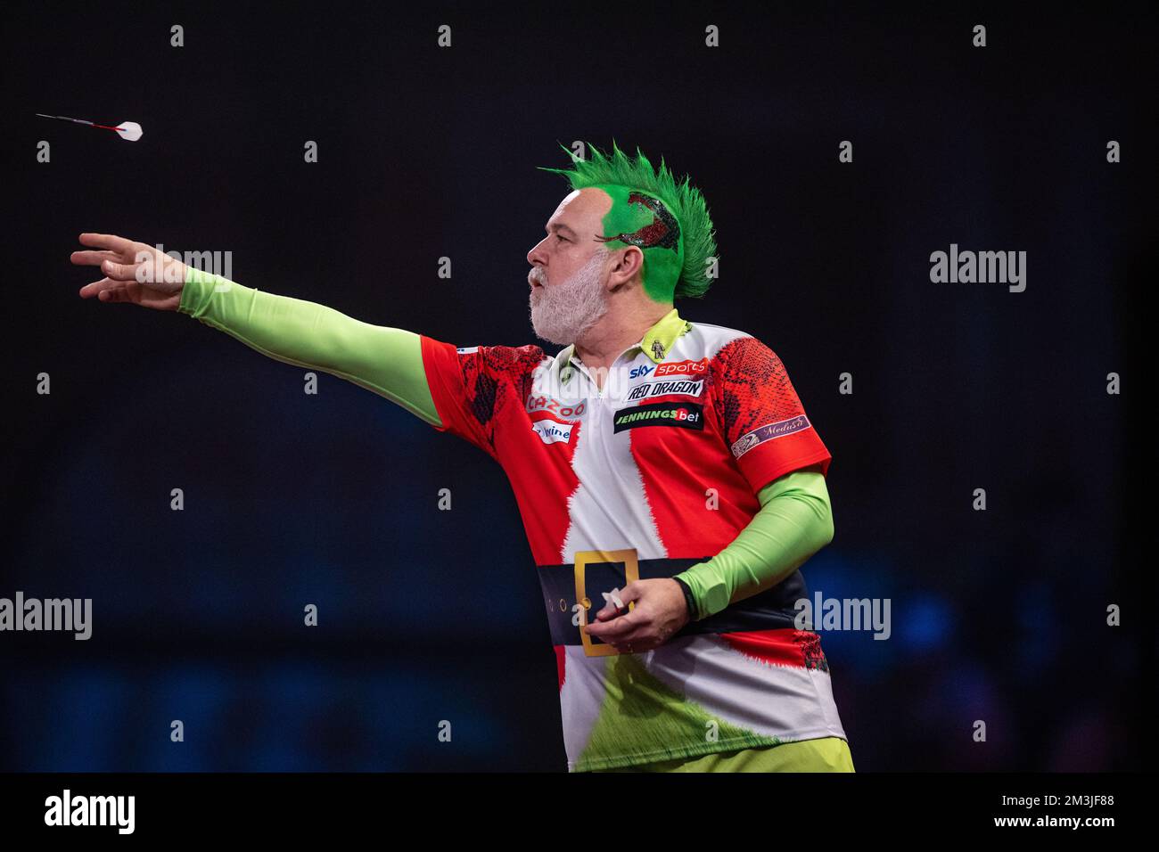 Peter Wright en action pendant la première journée du Championnat du monde des fléchettes de Cazoo à Alexandra Palace, Londres. Date de la photo: Jeudi 15 décembre 2022. Banque D'Images