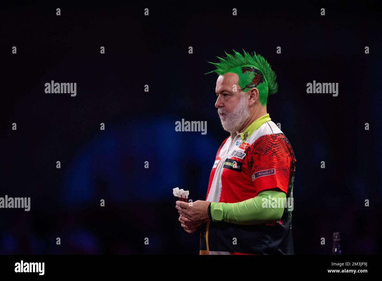 Peter Wright en action pendant la première journée du Championnat du monde des fléchettes de Cazoo à Alexandra Palace, Londres. Date de la photo: Jeudi 15 décembre 2022. Banque D'Images