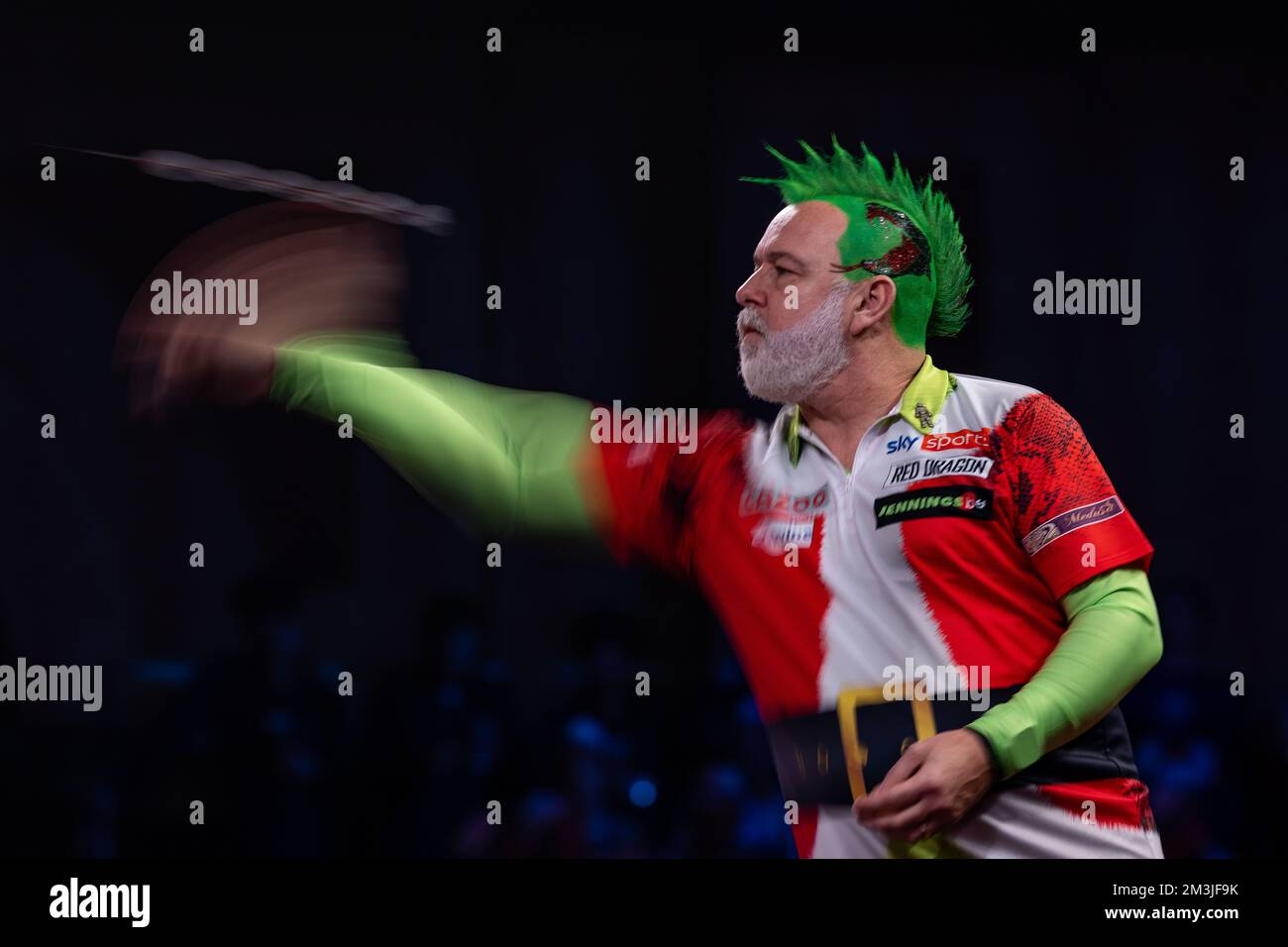 Peter Wright en action pendant la première journée du Championnat du monde des fléchettes de Cazoo à Alexandra Palace, Londres. Date de la photo: Jeudi 15 décembre 2022. Banque D'Images