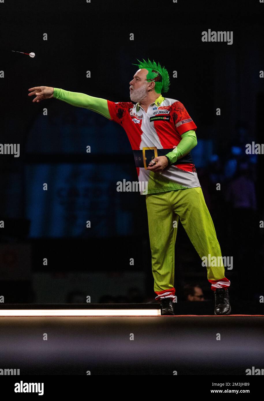 Peter Wright en action pendant la première journée du Championnat du monde des fléchettes de Cazoo à Alexandra Palace, Londres. Date de la photo: Jeudi 15 décembre 2022. Banque D'Images