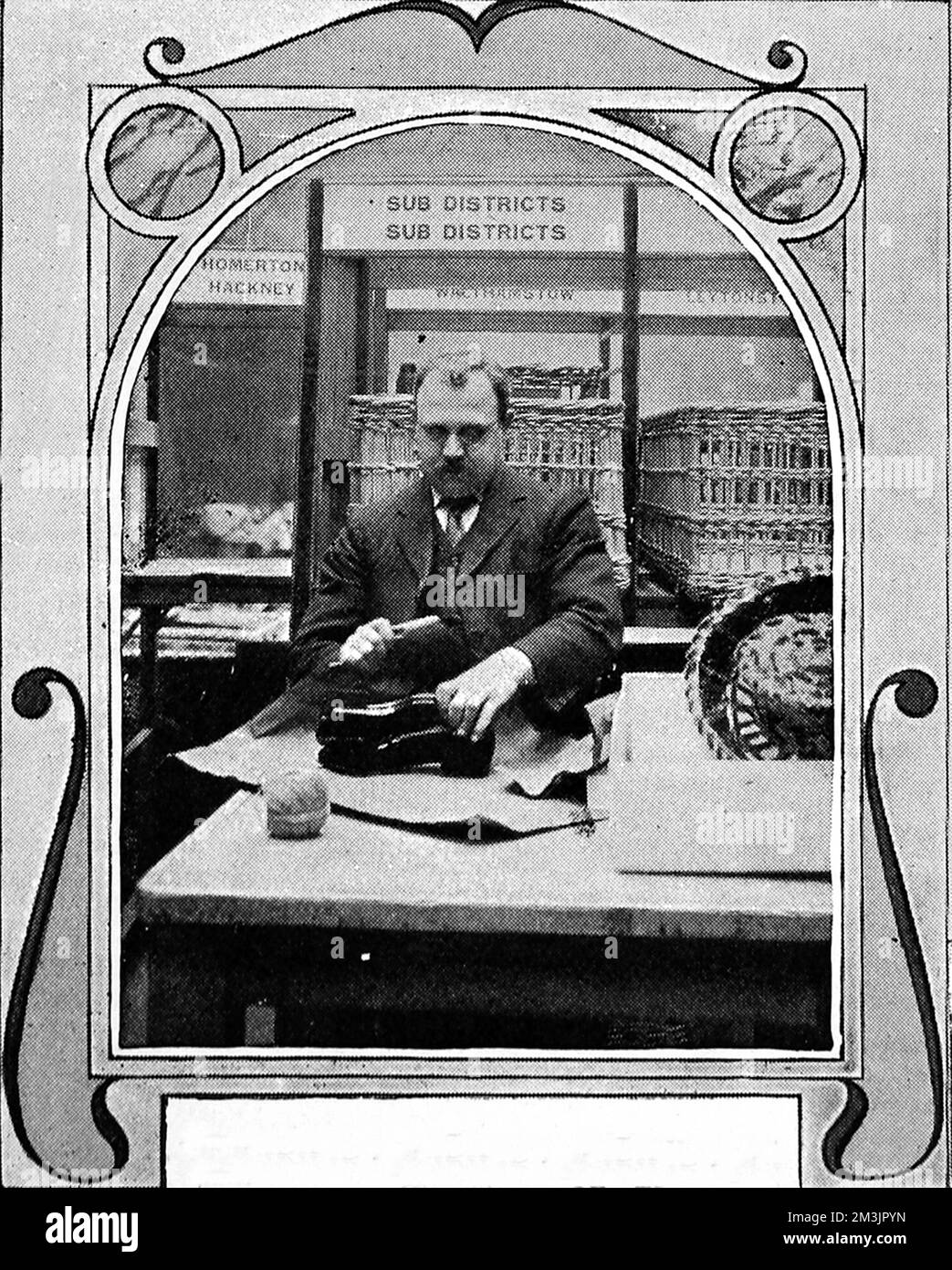 Une section de l'hôpital de poste de colis avec un re-emballage officiel des colis postés inlassablement. Date: 1911 Banque D'Images