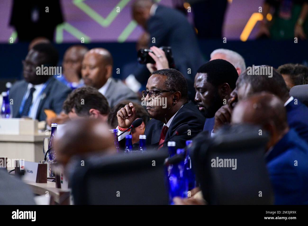 Washington, États-Unis. 15th décembre 2022. Les dirigeants africains écoutent lors de la première séance plénière du Sommet États-Unis - dirigeants africains au Centre de congrès Walter Washington, 15 décembre 2022 à Washington, DC de gauche à droite : le président de la Guinée-Bissau Umaro Sissoco Embalo, le ministre gambien des Affaires étrangères Mamadou Tangara et le président kenyan William Ruto. Crédit : Ben Solomon/Département d'État des États-Unis/Alamy Live News Banque D'Images Washington, États-Unis. 15th décembre 2022. Les dirigeants africains écoutent lors de la première séance plénière du Sommet États-Unis - dirigeants africains au Centre de congrès Walter Washington, 15 décembre 2022 à Washington, DC de gauche à droite : le président de la Guinée-Bissau Umaro Sissoco Embalo, le ministre gambien des Affaires étrangères Mamadou Tangara et le président kenyan William Ruto. Crédit : Ben Solomon/Département d'État des États-Unis/Alamy Live News Banque D'Images