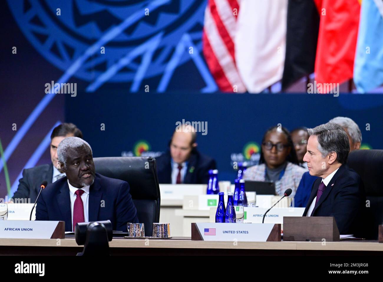 Washington, États-Unis. 15th décembre 2022. ÉTATS-UNIS Le secrétaire d'État Tony Blinken, à droite, s'entretient avec la présidente de la Commission de l'Union africaine Moussa Faki Mahamat, à gauche, lors de la première séance plénière du Sommet États-Unis - dirigeants africains au Centre de congrès Walter Washington, 15 décembre 2022 à Washington, DC crédit: Ben Solomon/Département d'État américain/Alay Live News Banque D'Images Washington, États-Unis. 15th décembre 2022. ÉTATS-UNIS Le secrétaire d'État Tony Blinken, à droite, s'entretient avec la présidente de la Commission de l'Union africaine Moussa Faki Mahamat, à gauche, lors de la première séance plénière du Sommet États-Unis - dirigeants africains au Centre de congrès Walter Washington, 15 décembre 2022 à Washington, DC crédit: Ben Solomon/Département d'État américain/Alay Live News Banque D'Images