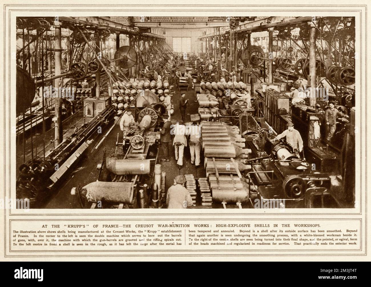 Photographie montrant des coquilles en cours de fabrication aux travaux de Creusot, le 'Krupp', France. Date: 1915 Banque D'Images
