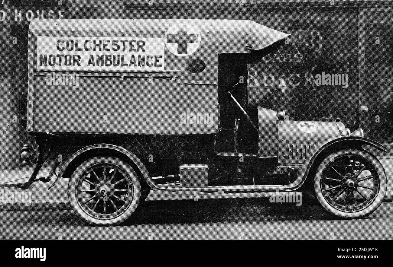 Une ambulance Bedford-Buick est présentée à Colchester. Le véhicule est équipé du dispositif de démarrage automatique Delco, de l'éclairage et du système d'allumage. Il pouvait transporter deux brancards et fournir un logement et une chaise de préposé. 1915 Banque D'Images