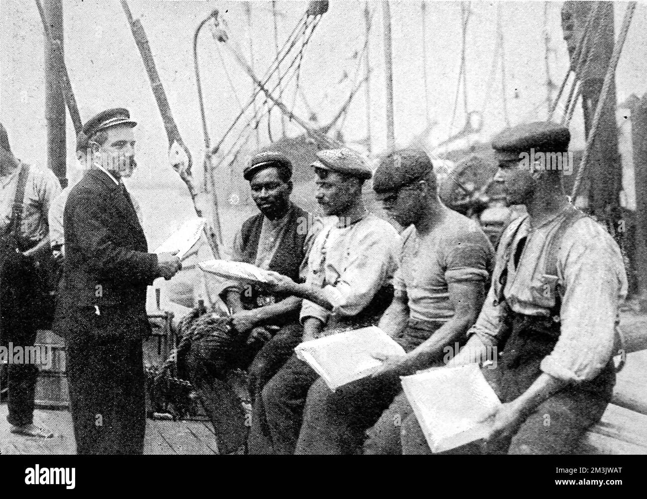 Mission à l'aumônier des marins distribuant des papiers 1906 Banque D'Images