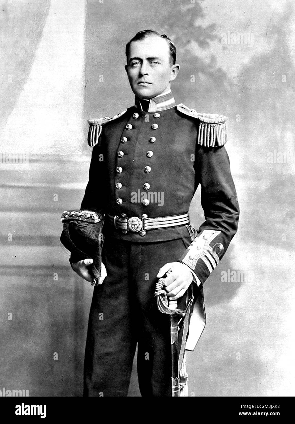 Robert Falcon Scott (1868 - 1912), commandant et explorateur de la marine anglaise, dans son uniforme de la Marine royale, vers 1910. Scott a mené plusieurs expéditions en Antarctique, mourant au cours d'un voyage de 1912 vers le pôle Sud. Banque D'Images
