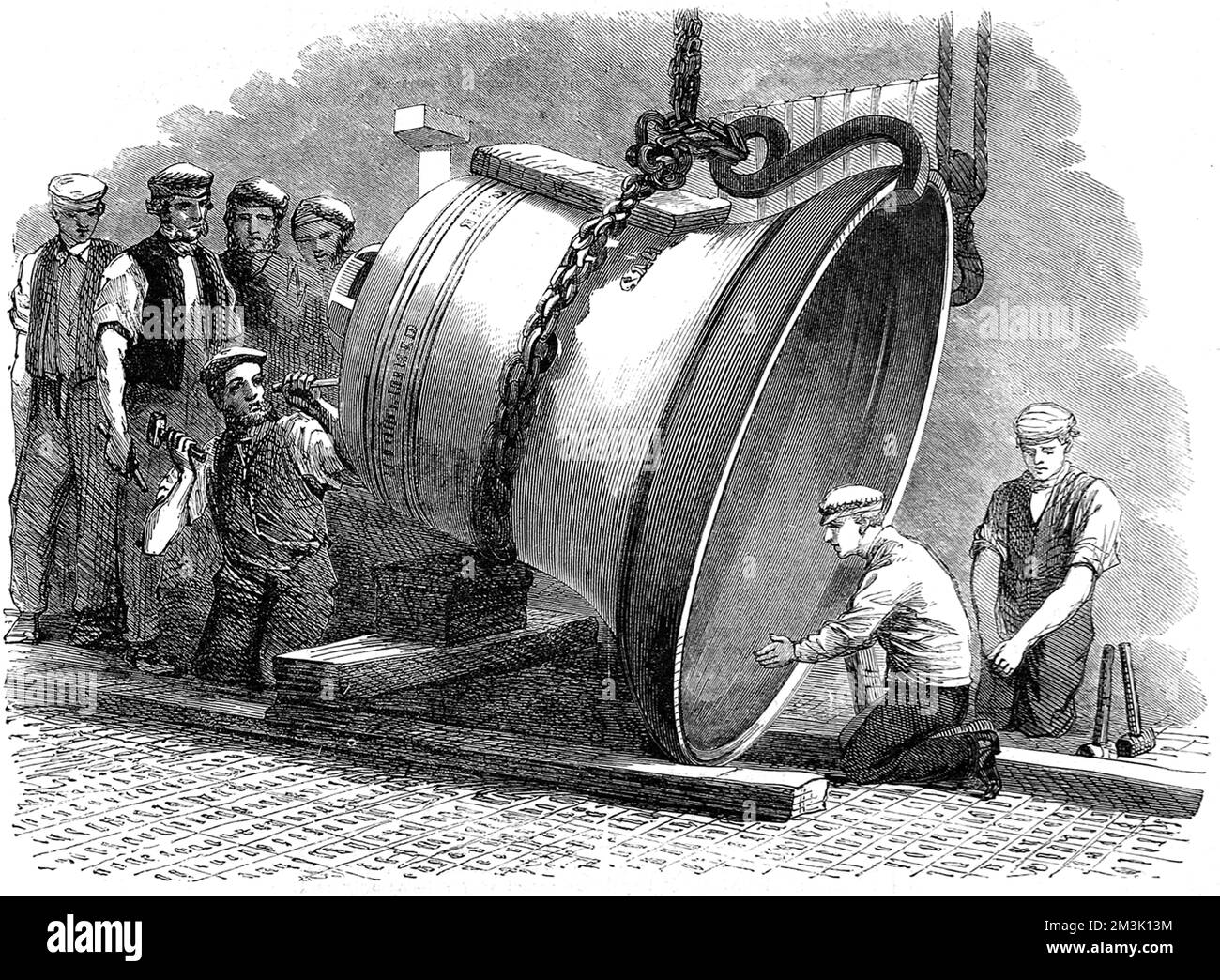 La cloche était la plus grande coulée en acier jusqu'à cette époque. La cloche pesait 2tons 12 tonnelles ou 5 824 lb, hauteur 5 pieds 3 pouces, diamètre à l'embouchure 6 pieds 2 pouces, épaisseur à l'arceau acoustique 4and un quart pouces. 1860 Banque D'Images