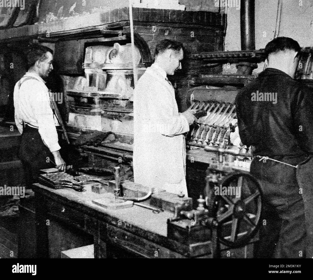 Le flux d'or des Etats-Unis et de France. Lingots en fûts. I Banque D'Images