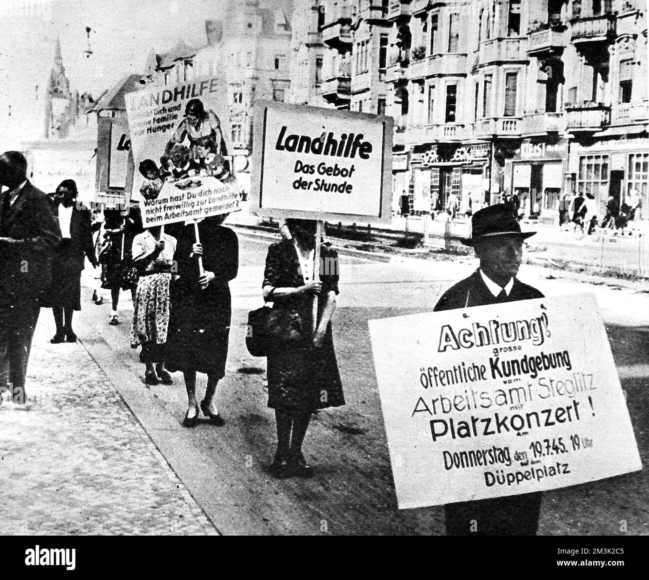 La première parade à Berlin après la seconde Guerre mondiale, 1945 Banque D'Images