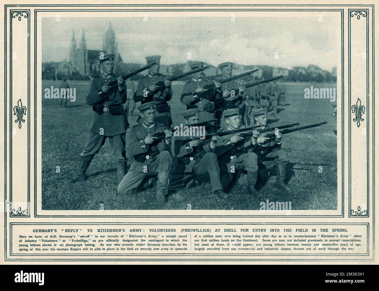 Perceuse pour entrer dans le champ au printemps Banque D'Images