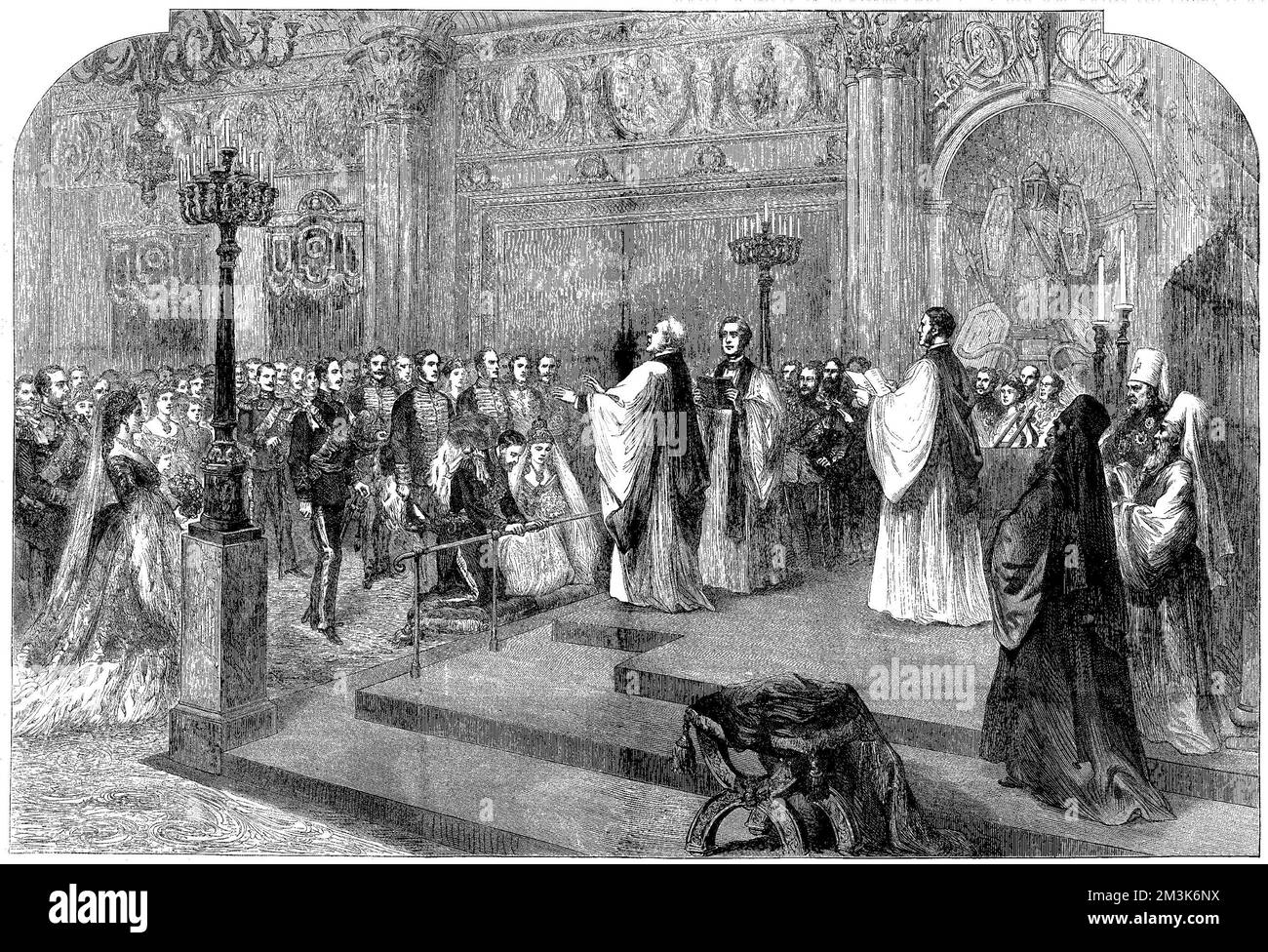 Le prince Alfred, duc d'Édimbourg et sa mariée russe, la Grande duchesse Marie Alexandrovna, s'agenouillent à l'autel lors de la cérémonie de mariage anglaise dans le palais Alexandre du Palais d'hiver sur 23 janvier 1874, sous la direction du Dr Stanley, doyen de Westminster. La reine Victoria, qui hésitait à accepter le match, n'a pas assisté au mariage à St. Petersbourg mais Edward, Prince de Galles et Prince Arthur de Connaught étaient présents. Le même jour, une cérémonie orthodoxe grecque a également eu lieu dans la chapelle impériale du palais. 23 janvier 1874 Banque D'Images