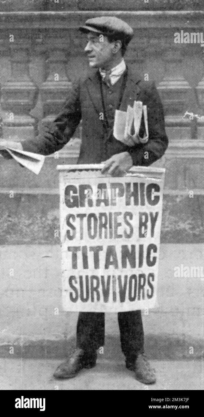 Comment les nouvelles du désastre du Titanic sont parvenues à Londres. Une photographie d'un garçon de journal. Banque D'Images