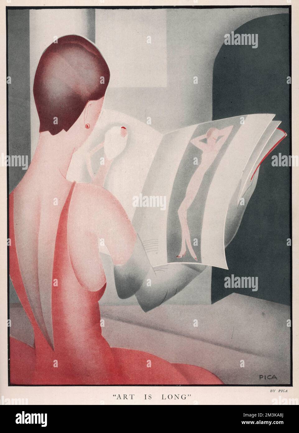 Une femme avec une silhouette svelte et un style de coupe Eton étudie les dernières tendances allongées du 1930s dans les pages d'un magazine pour femmes. Date: 1932 Banque D'Images