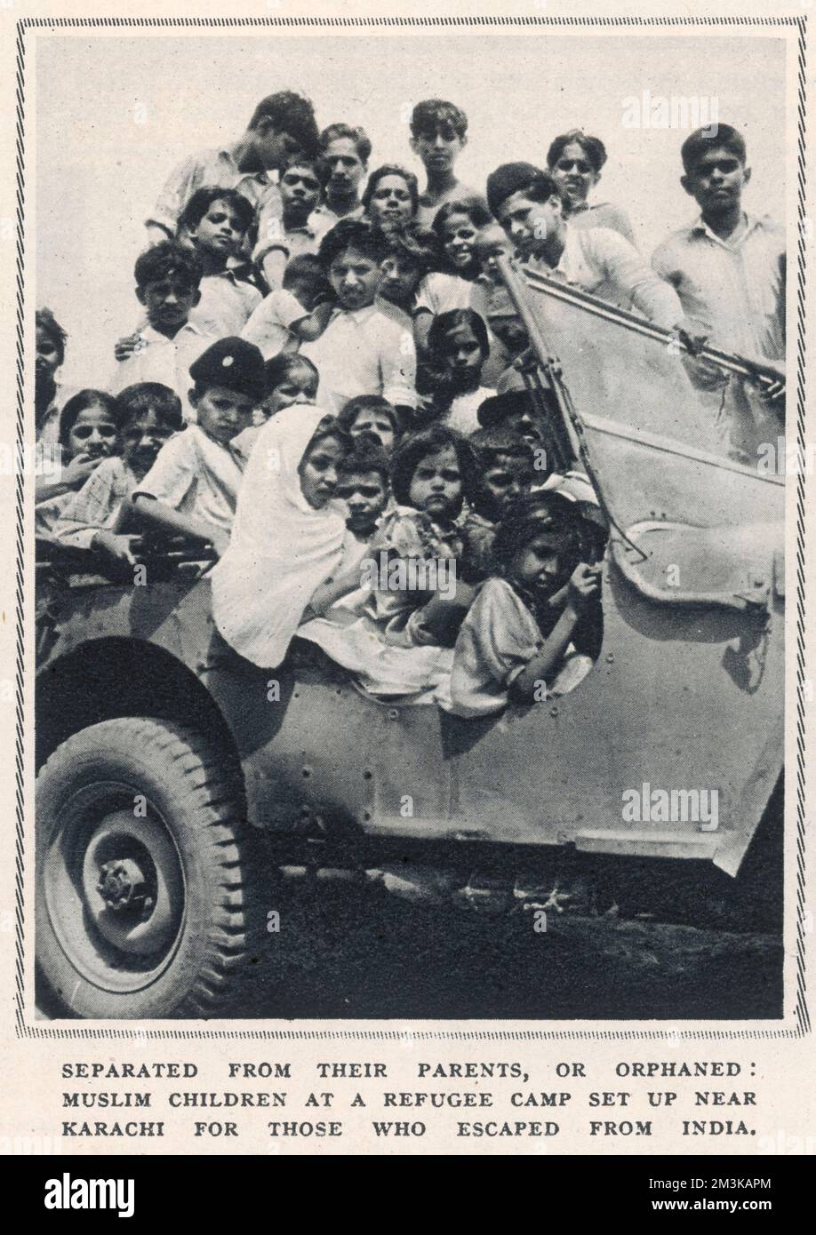 Des enfants séparés ou orphelins dans un camp de réfugiés de Karachi mis en place pour les musulmans fuyant l'Inde au Pakistan. 1947 Banque D'Images