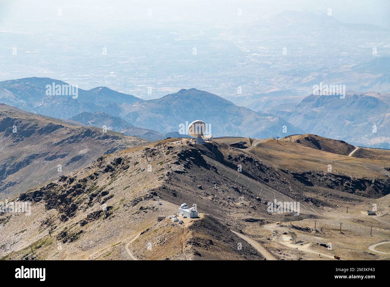 L'observatoire de Pico Veleta dans la chaîne de montagnes de la Sierra Nevada en Andalousie, Espagne Banque D'Images