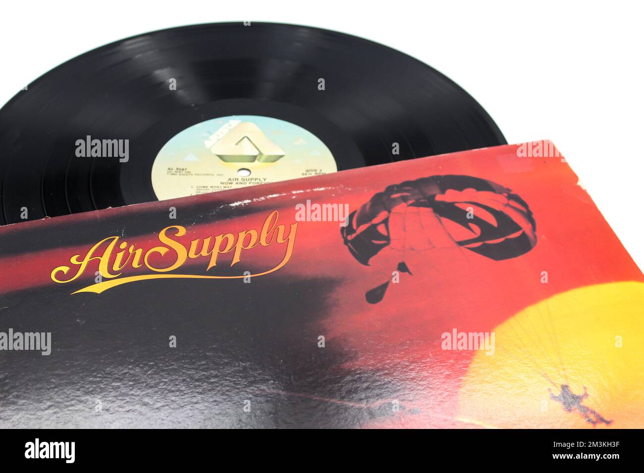 Australian Pop band, album de musique d'Air Supply sur disque vinyle LP. Intitulé : couverture de l'album Now and Forever Banque D'Images Australian Pop band, album de musique d'Air Supply sur disque vinyle LP. Intitulé : couverture de l'album Now and Forever Banque D'Images