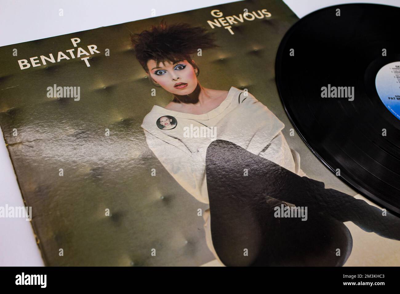 Hard Rock et pop rock artiste, Pat Benatar album de musique sur vinyle disque LP. Intitulé : couverture de l'album Get nerveux Banque D'Images