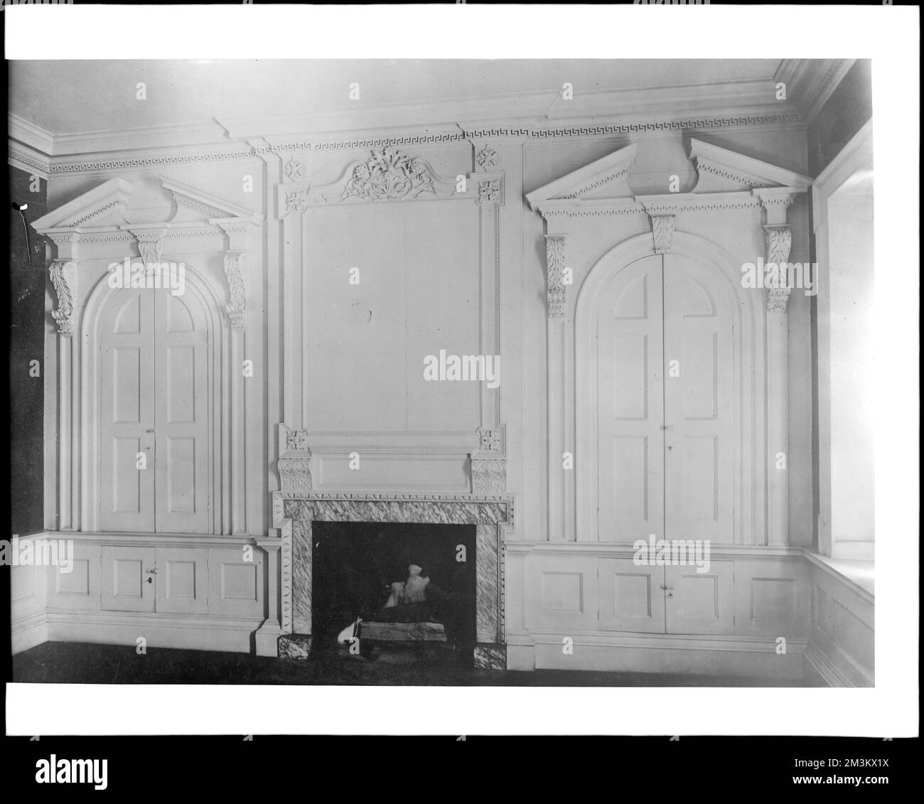 Philadelphie, Pennsylvanie, détails intérieurs, lambris et manteau, Northern Liberties, Mount Pleasant , Mansions, intérieurs, Paneling, cheminées, Les mantels. Collection de négatifs sur plaque de verre de Frank cousins Banque D'Images