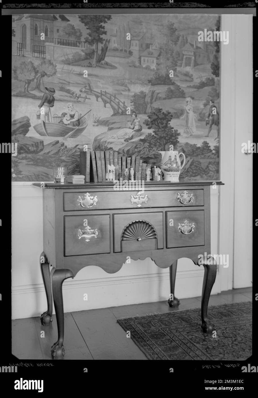 Pingree House, Salem, poitrine intérieure et détail de papier mural, éléments architecturaux, intérieurs, Fonds d'écran, coffres. Collection de négatifs photographiques Samuel Chamberlain Banque D'Images