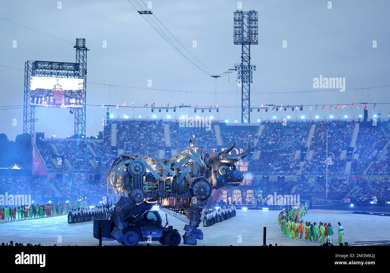 Photo du dossier datée du 28-07-2022 de vue générale des femmes au sommet de la Raging Bull lors de la cérémonie d'ouverture des Jeux du Commonwealth de Birmingham 2022 au stade Alexander, Birmingham. Le succès des Jeux du Commonwealth de Birmingham montre un avenir meilleur pour cet événement. Date de publication : vendredi 16 décembre 2022. Banque D'Images