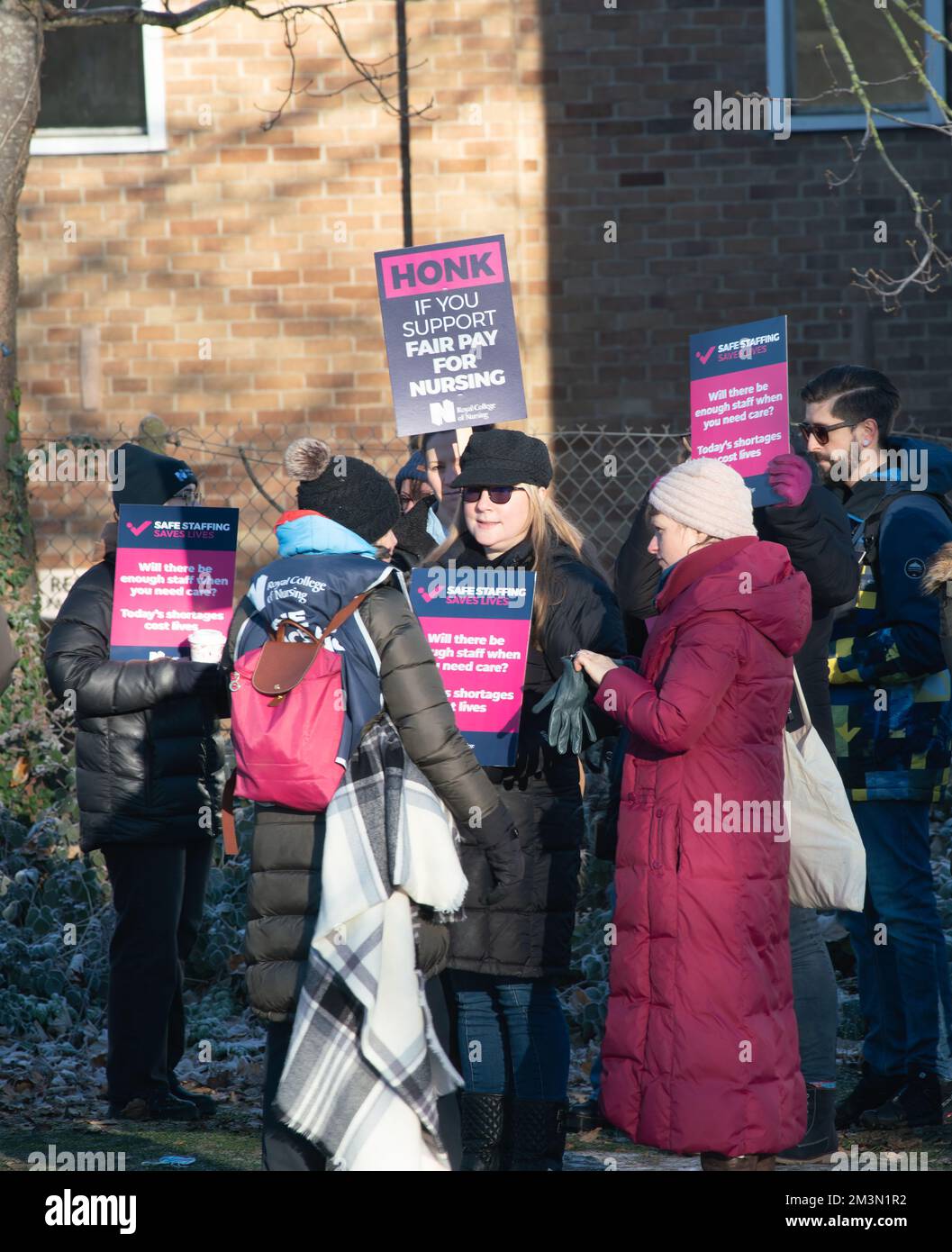 15 décembre 2022 Oxford, Royaume-Uni les infirmières d'Oxford ont pris des mesures de grève pour faire campagne pour des niveaux de personnel sûrs et un salaire équitable. Banque D'Images