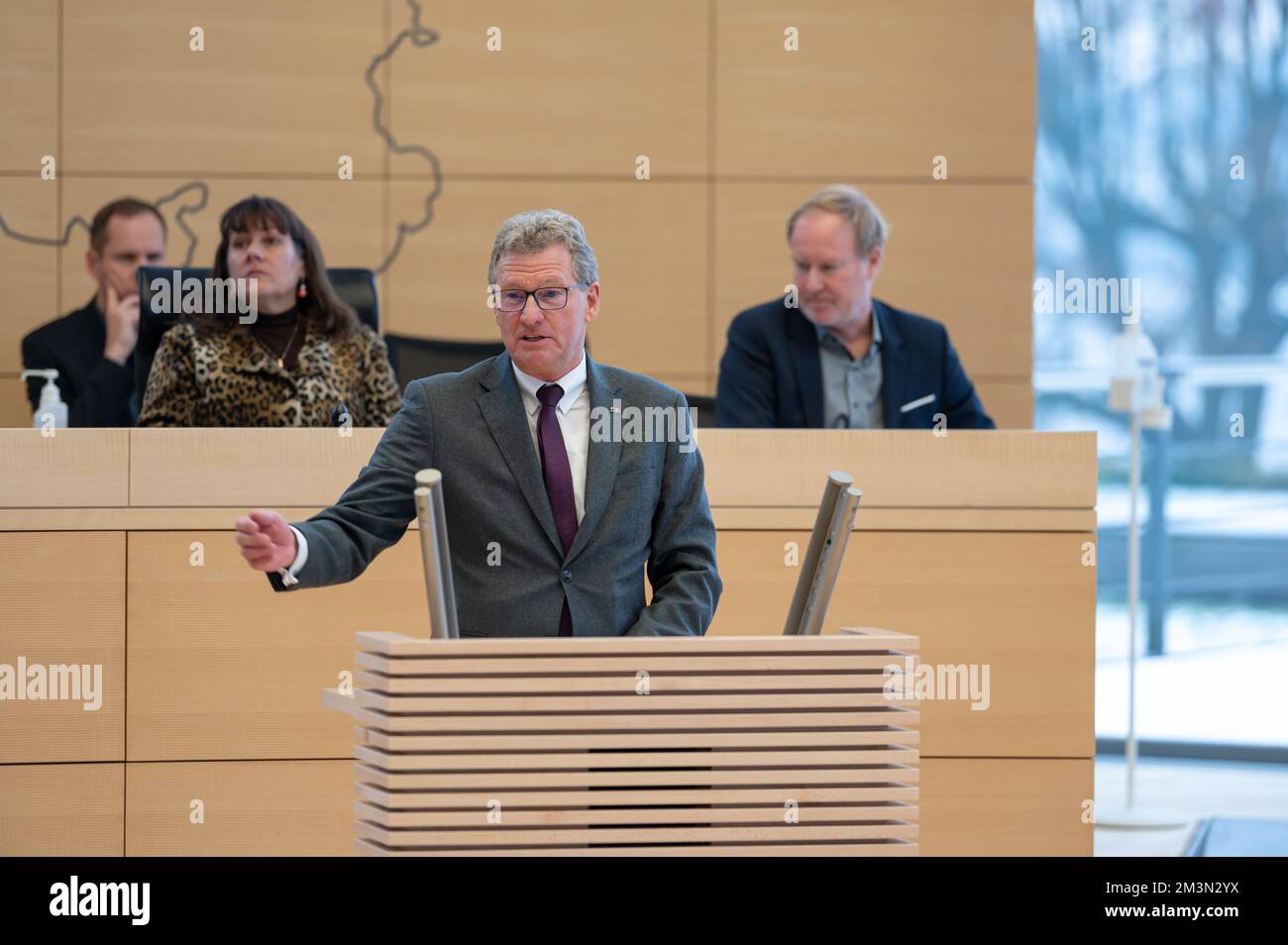 Plenarsitzung im Landeshaus Kiel der Abgeordnete der FDP Dr. Bernd Buchholz BEI seiner Rede vor dem Plenum Banque D'Images