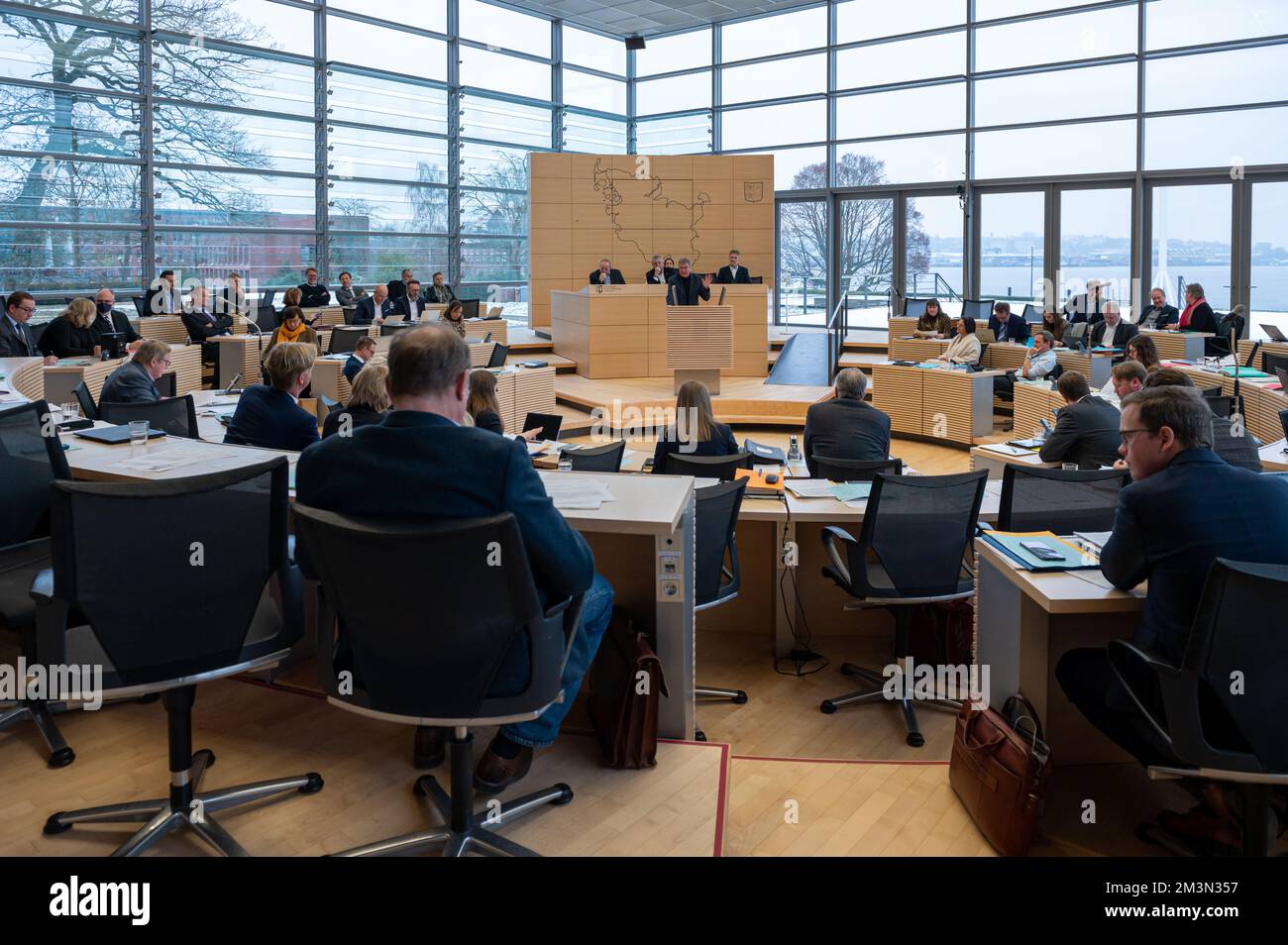 Plenarsitzung im Landeshaus Kiel Blick auf den gläsernen Plenarsaal im Landeshaus Banque D'Images