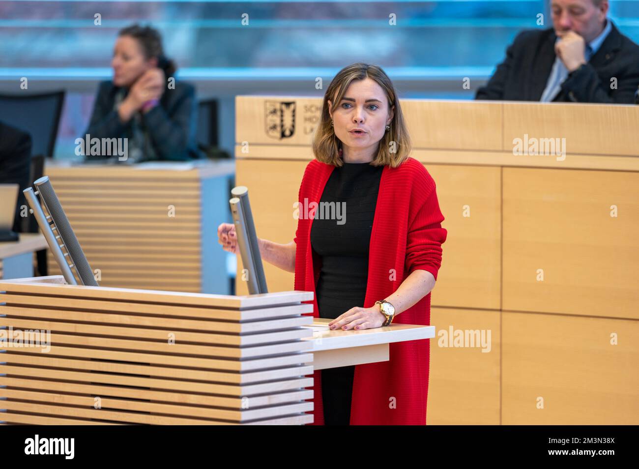 Plenarsitzung im Landeshaus Kiel Die Abgeordnete Catharina NIEs bei Ihrer Rede vor dem Plenum Banque D'Images