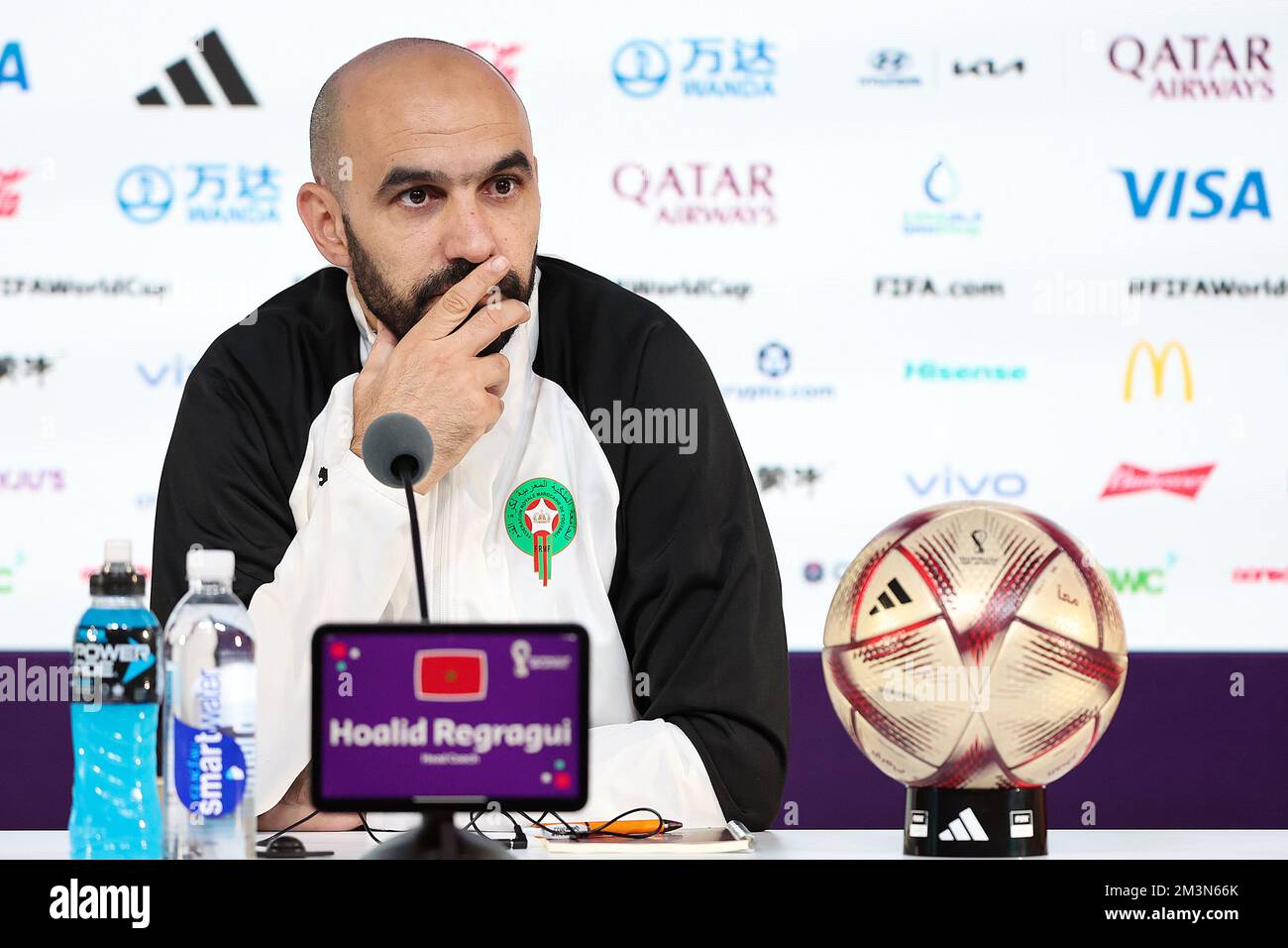 Doha, Qatar. 16th décembre 2022. Entraîneur-chef de l'équipe nationale marocaine Walid Regragui lors de la conférence de presse de l'équipe nationale marocaine de football à la veille du match pour la troisième place entre la Croatie et le Maroc à la coupe du monde au Qatar, au Centre national des congrès du Qatar, QNCC, Doha, Qatar, on 16 décembre, 2022, photo: Goran Stanzl/PIXSELL crédit: Pixsell/Alay Live News Banque D'Images