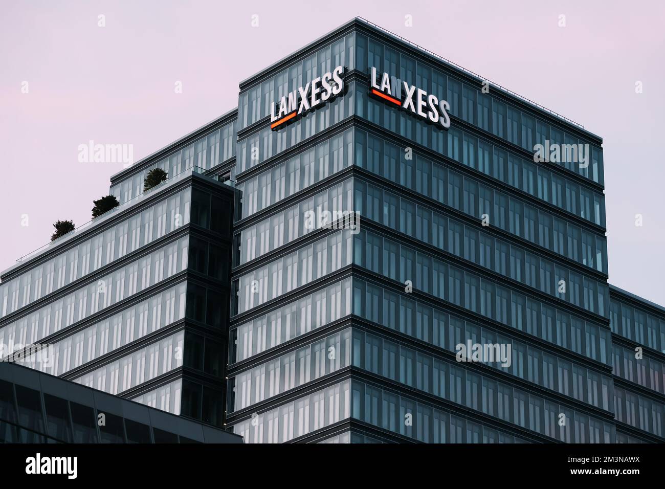 30 juillet 2022, Cologne, Allemagne : bâtiment officiel du siège de Lanxess. C'est une célèbre société allemande de produits chimiques Banque D'Images