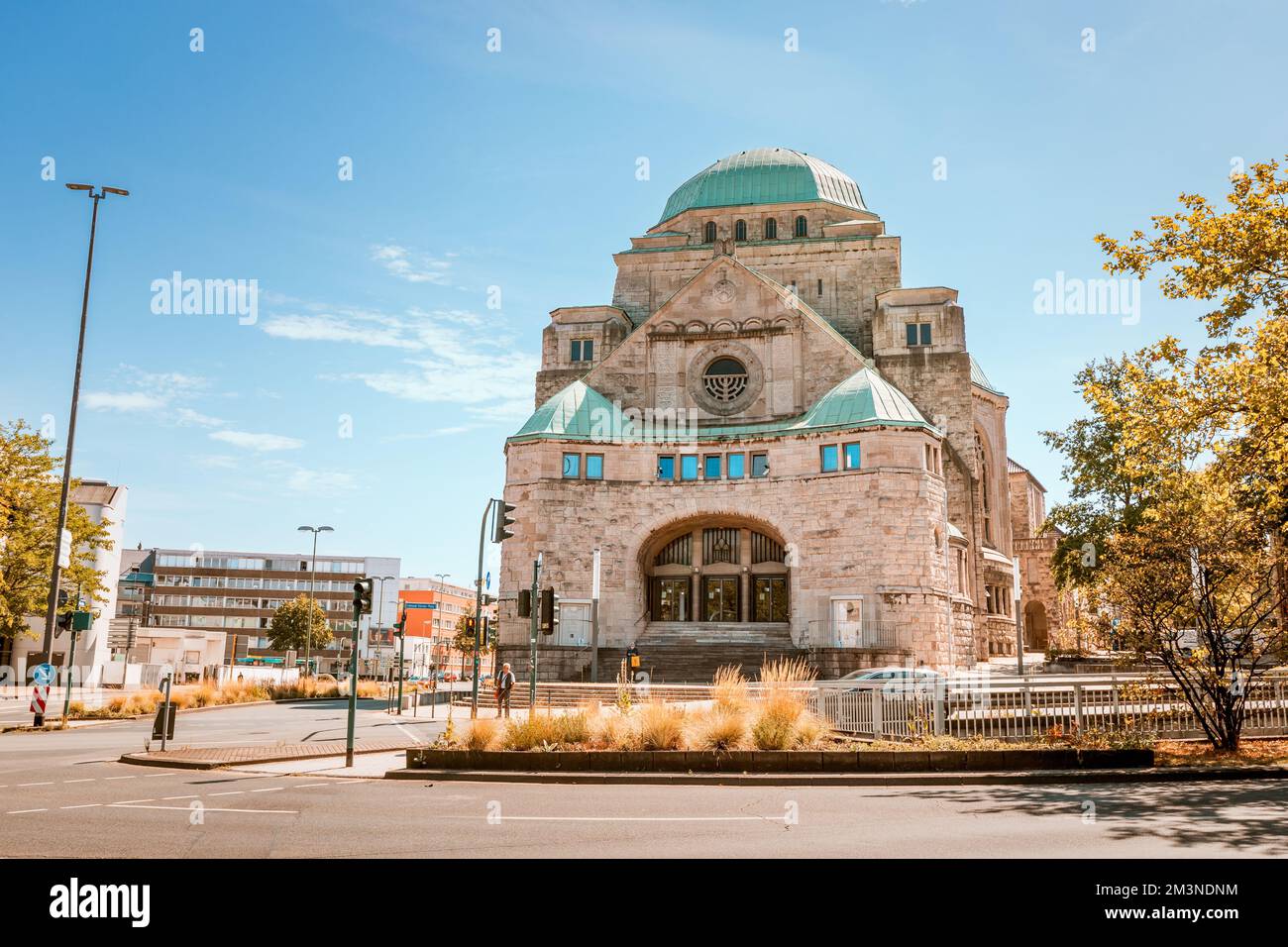 28 juillet 2022, Essen, Allemagne : vue sur le dôme de la synagogue pittoresque restaurée dans la ville d'Essen. La religion et la communauté juive en Allemagne Banque D'Images