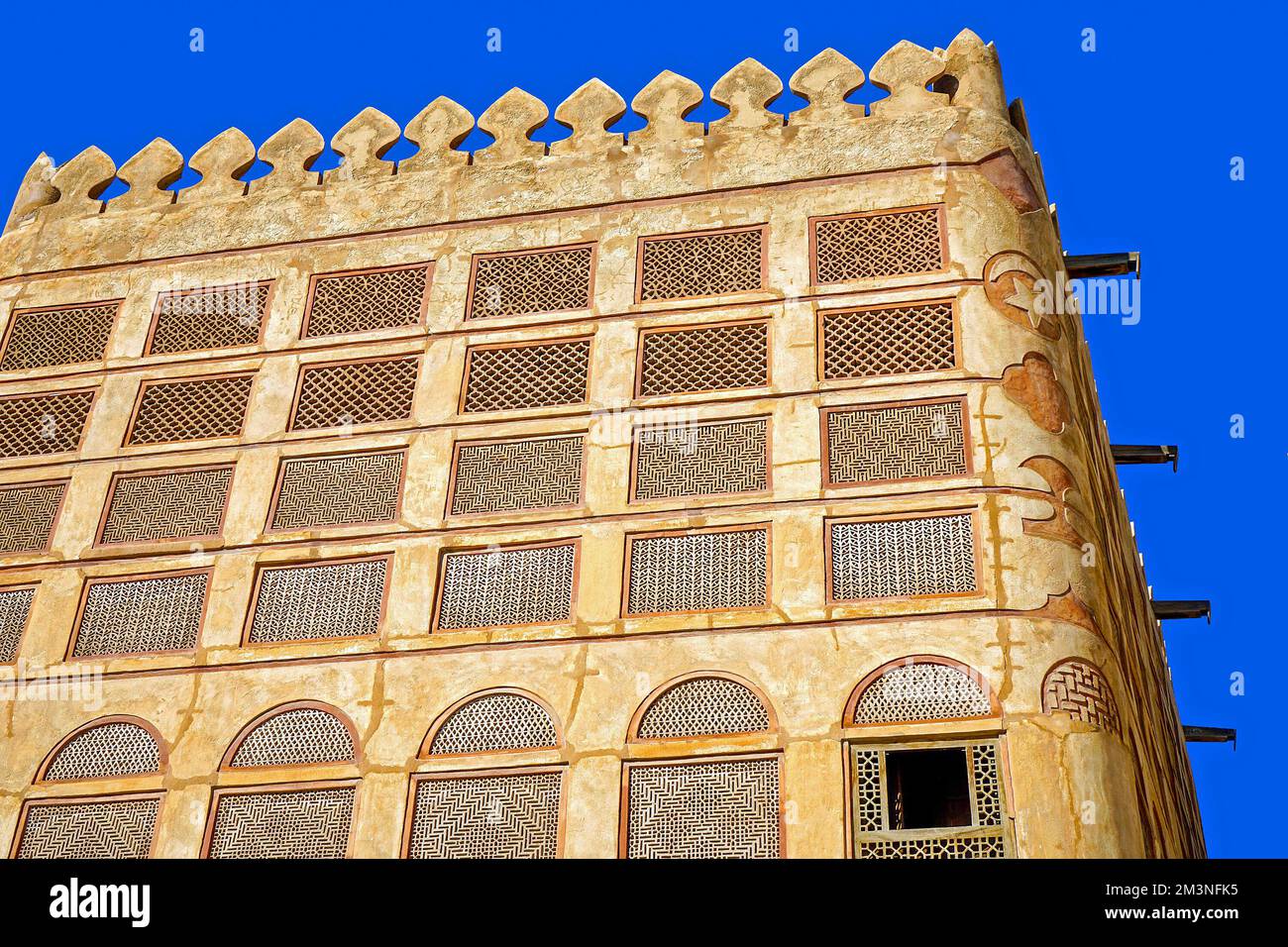 Lanternes en mosaïque arabe ou turque à vendre à Manama Souk, Bahreïn Banque D'Images