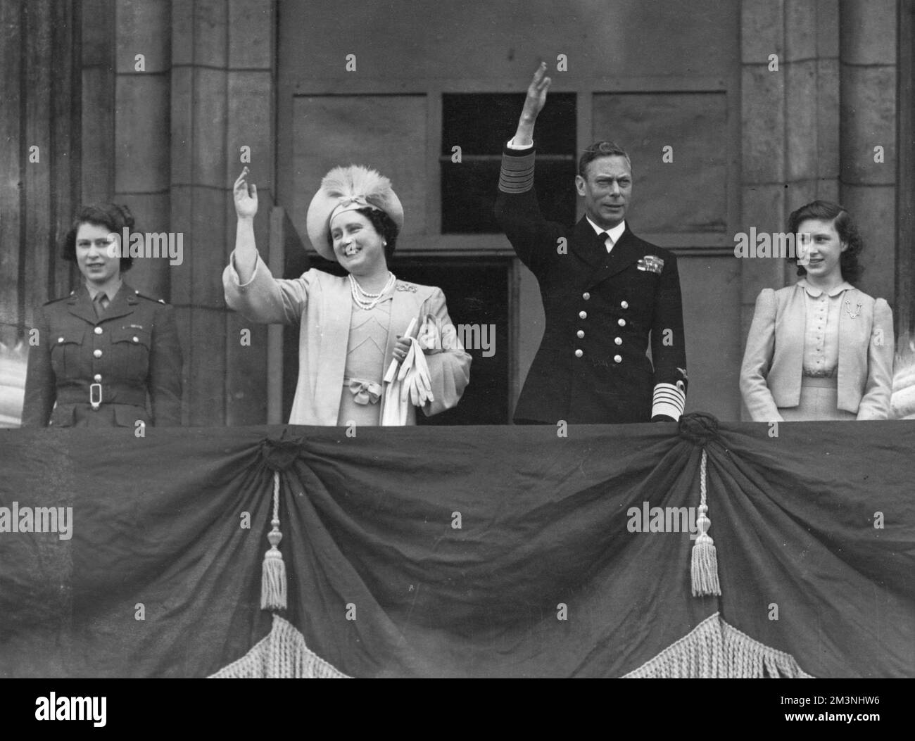 Famille royale sur le balcon du palais de Buckingham, 1945 Banque D'Images