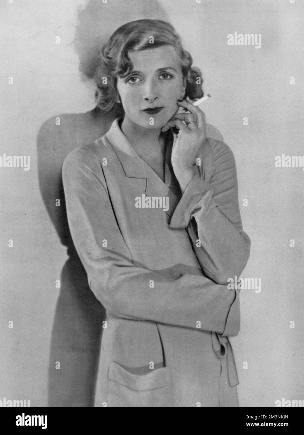Gladys Cooper (1888 - 1971), actrice britannique, photographiée au moment où elle apparaissait dans le voile peint au Playhouse de Londres. Date: 1931 Banque D'Images